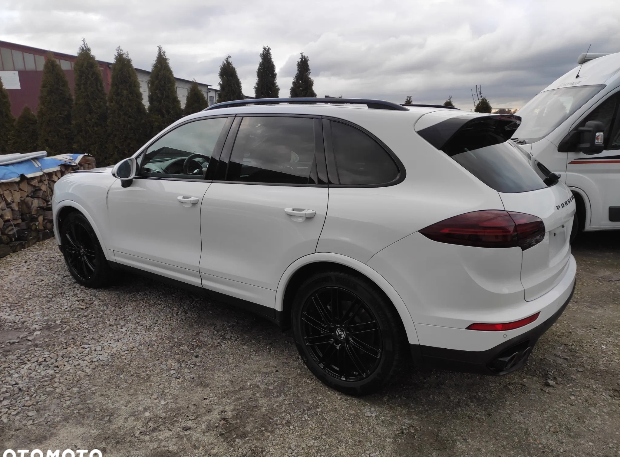 Porsche Cayenne cena 127800 przebieg: 127000, rok produkcji 2017 z Kańczuga małe 232